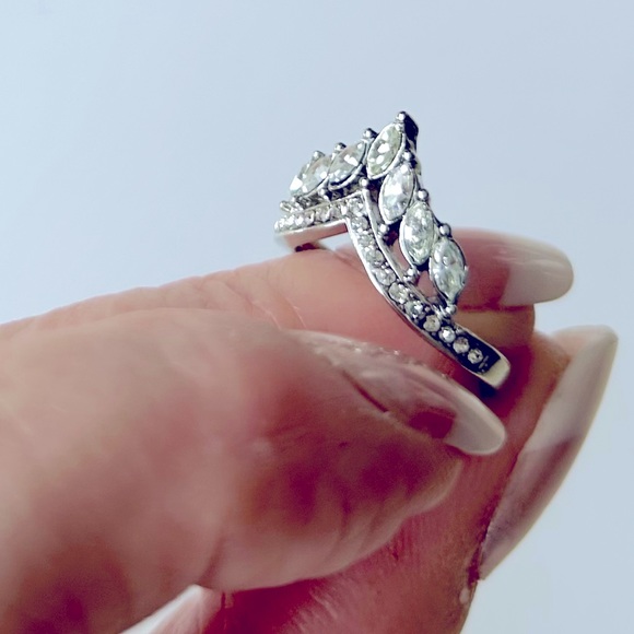Ladie’s Zirconias Crown Ring - Picture 4 of 5